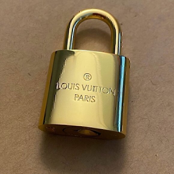 New LV Louis Vuitton Gold-Tone Lock with 24" Box Link Chain Necklace - Picture 3 of 5